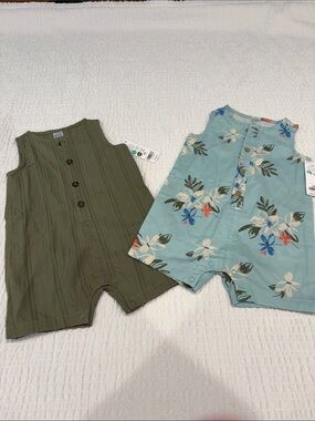 Carter's Infant Summer Rompers-Set of 2
Size 12 months
New with tags